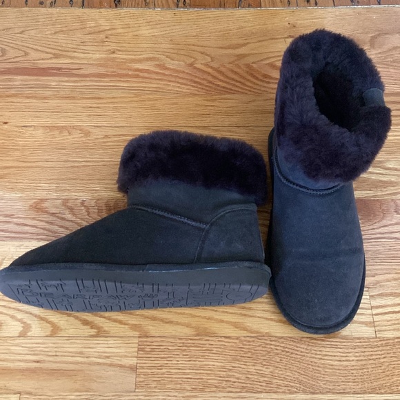 BearPaw Like New “Abby” Chocolate Colored Bootie - Picture 4 of 15